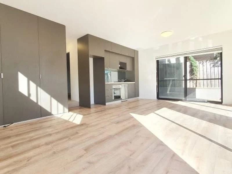 Empty living room before virtual staging